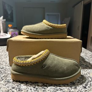 Women’s UGG Tasman Burnt Olive Size 5W